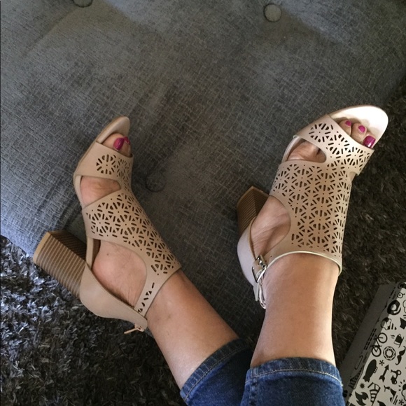 Taupe Low Cut stacked CHUNKY HEEL - Picture 3 of 8